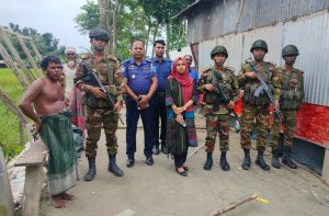 IMG-20241023-WA0002-300x197 কালকিনিতে যাতায়াতের রাস্তার উপর থেকে অবৈধ স্থাপনা উচ্ছেদ