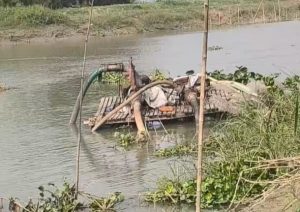 inbound5269057978328167726-300x212 কালকিনিতে অবৈধ ভাবে বালু উত্তলনের দায়ে পাইপ বিনষ্ট